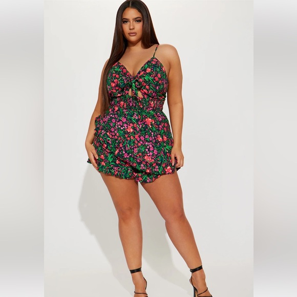 Fashion Nova size 1X floral black romper - Picture 2 of 3